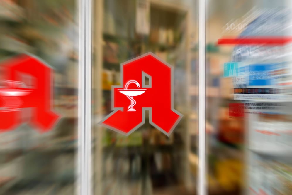 Eingang einer Apotheke (Symbolbild): Deutschlandweit werden Apotheken am 14. Juni schließen.