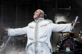 Till Lindemann bei einem Konzert: Der Rammstein-Sänger hat offenbar wohl noch eine weitere "Casting-Direktorin".