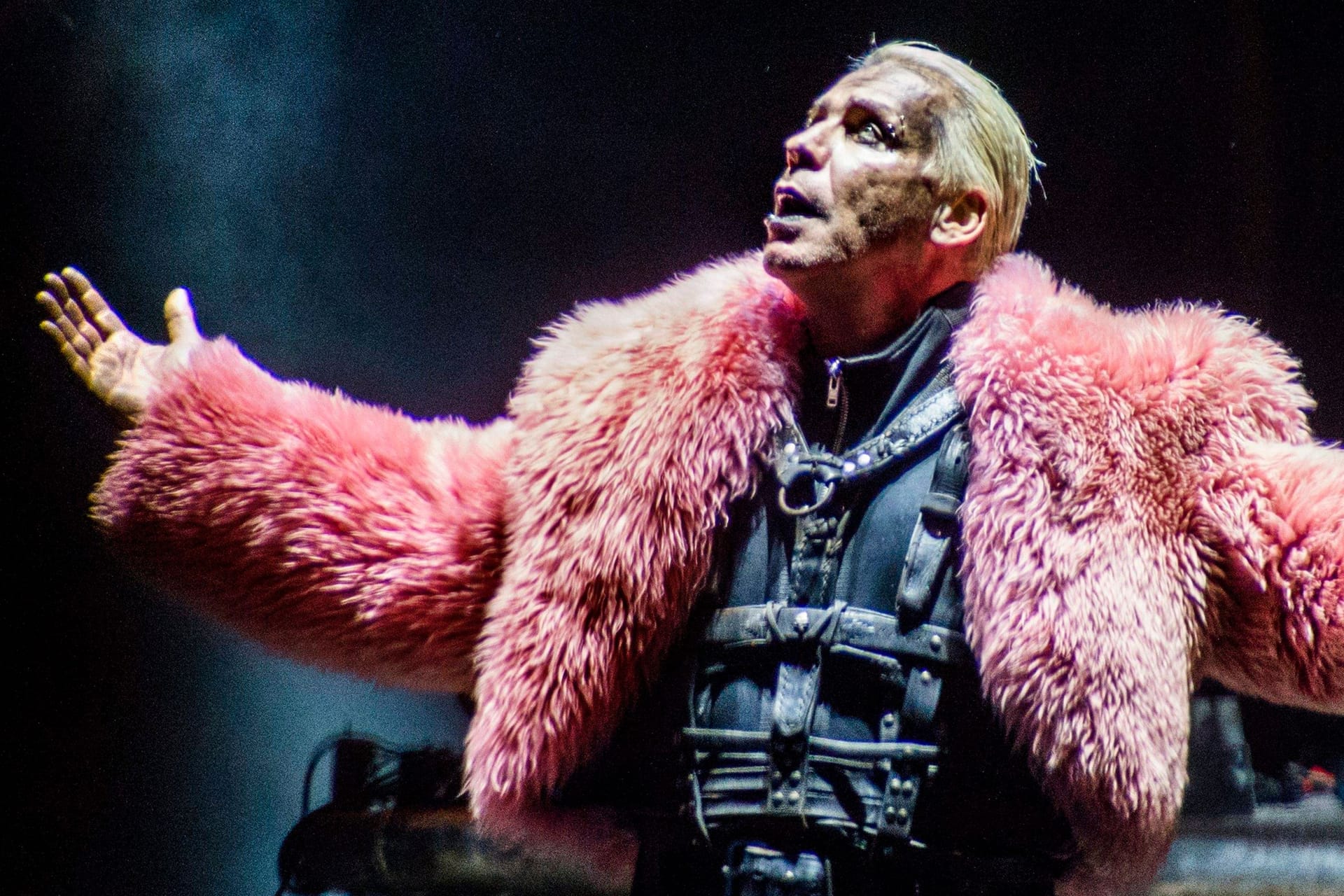 Rammstein: Was passiert zwischen Till Lindemann und ausgesuchten Frauen hinter der Bühne?