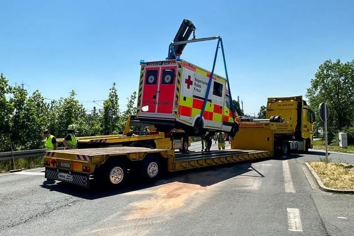 Auf der A73 ist es zu einem Verkehrsunfall mit einem Rettungswagen gekommen.