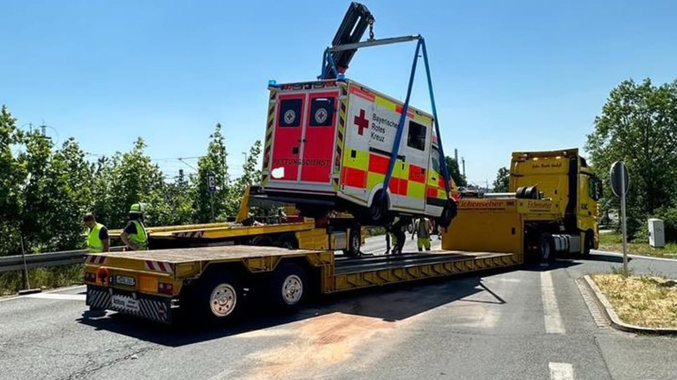 Auf der A73 ist es zu einem Verkehrsunfall mit einem Rettungswagen gekommen.