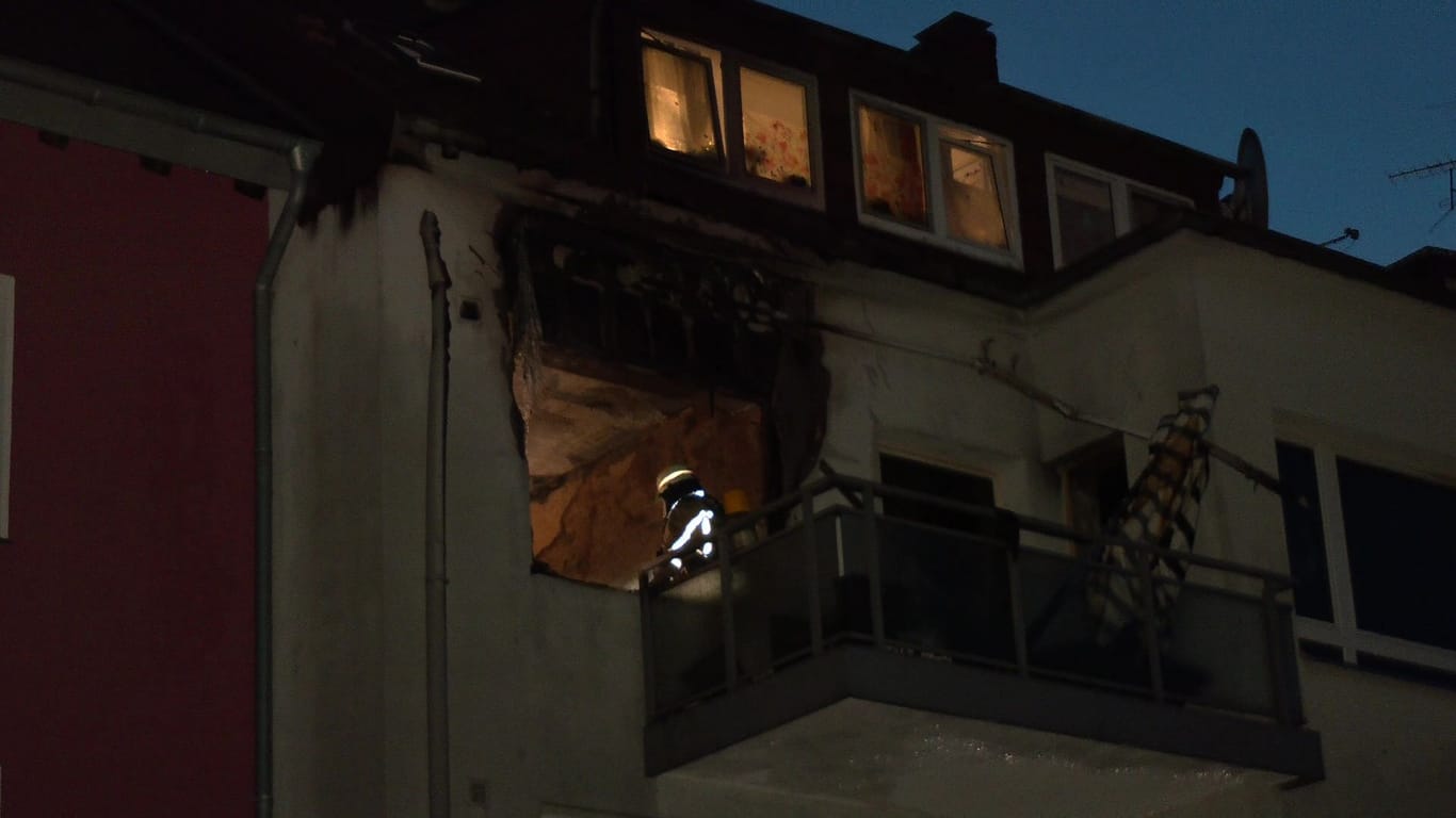 Ausgebrannte Wohnung in Duisburg: Die Feuerwehr war in der Nacht im Einsatz.