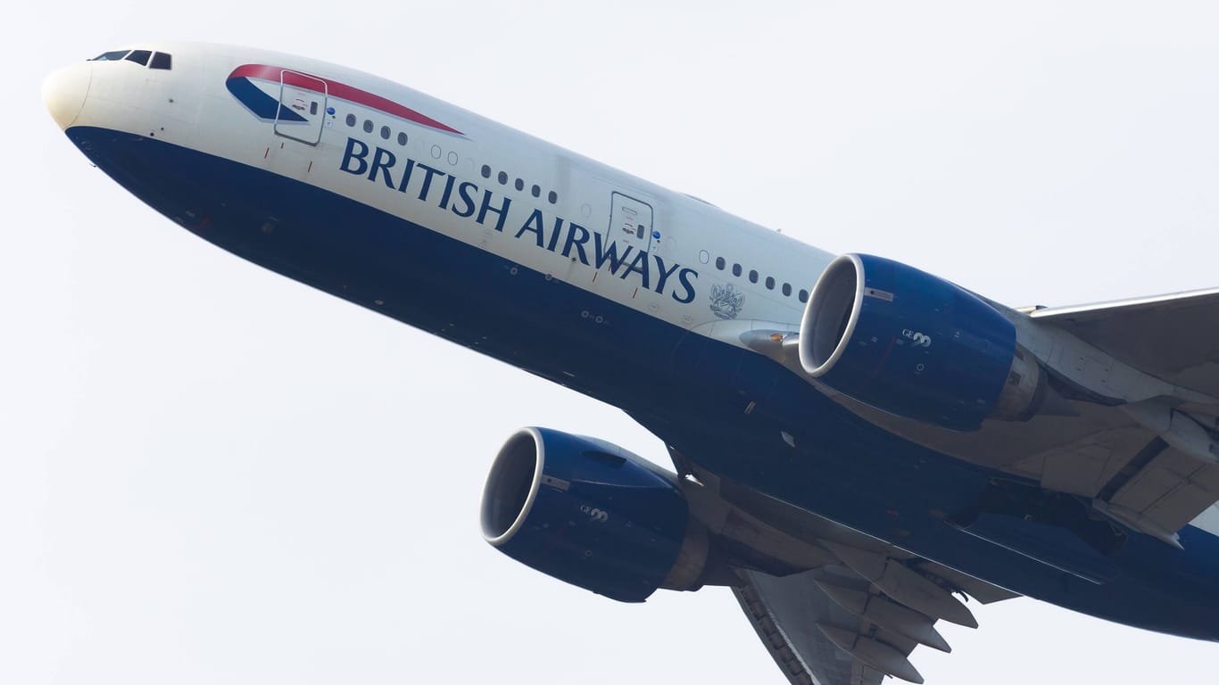 Eine Boeing 777 der British Airways (Archivbild): Bei einem Flug nach Nizza starb eine Frau.