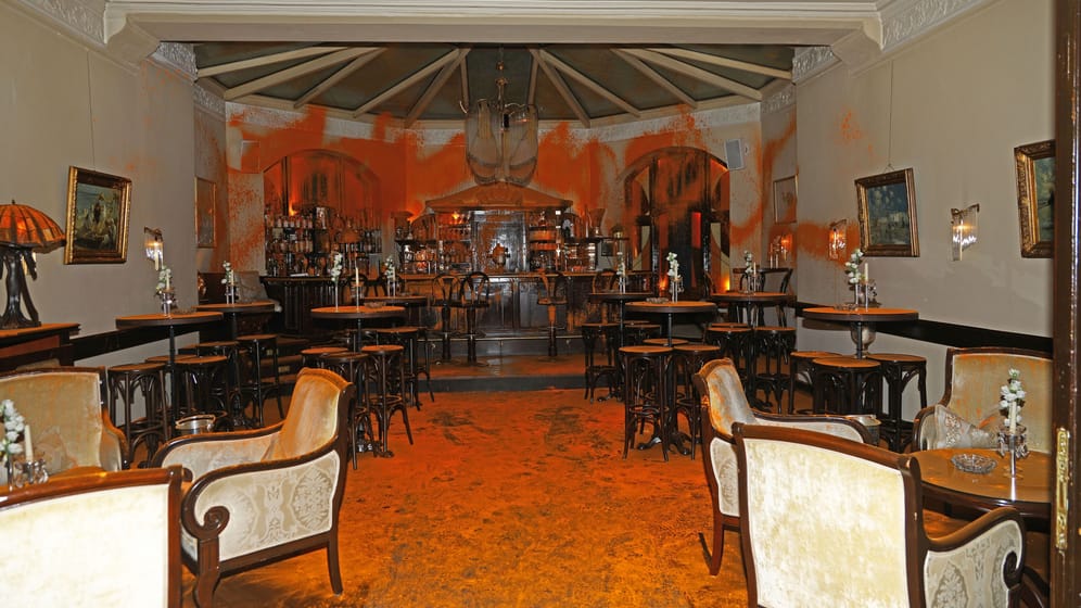 Verschmierte Bar auf Sylt: Die "Letzte Generation" hat in einem Luxushotel protestiert.