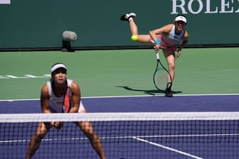 Aldila Sutjiadi (l.) und Miyu Kato: Das Duo darf bei den French Open im Doppel nicht mehr mitmachen.