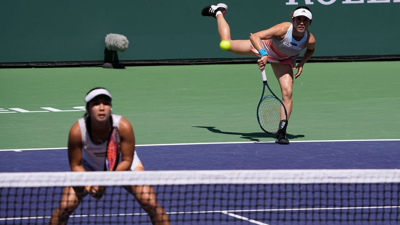 Aldila Sutjiadi (l.) und Miyu Kato: Das Duo darf bei den French Open im Doppel nicht mehr mitmachen.