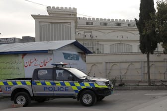 Polizeiwagen in Pakistan (Symbolbild): Der Lehrer wurde festgenommen.