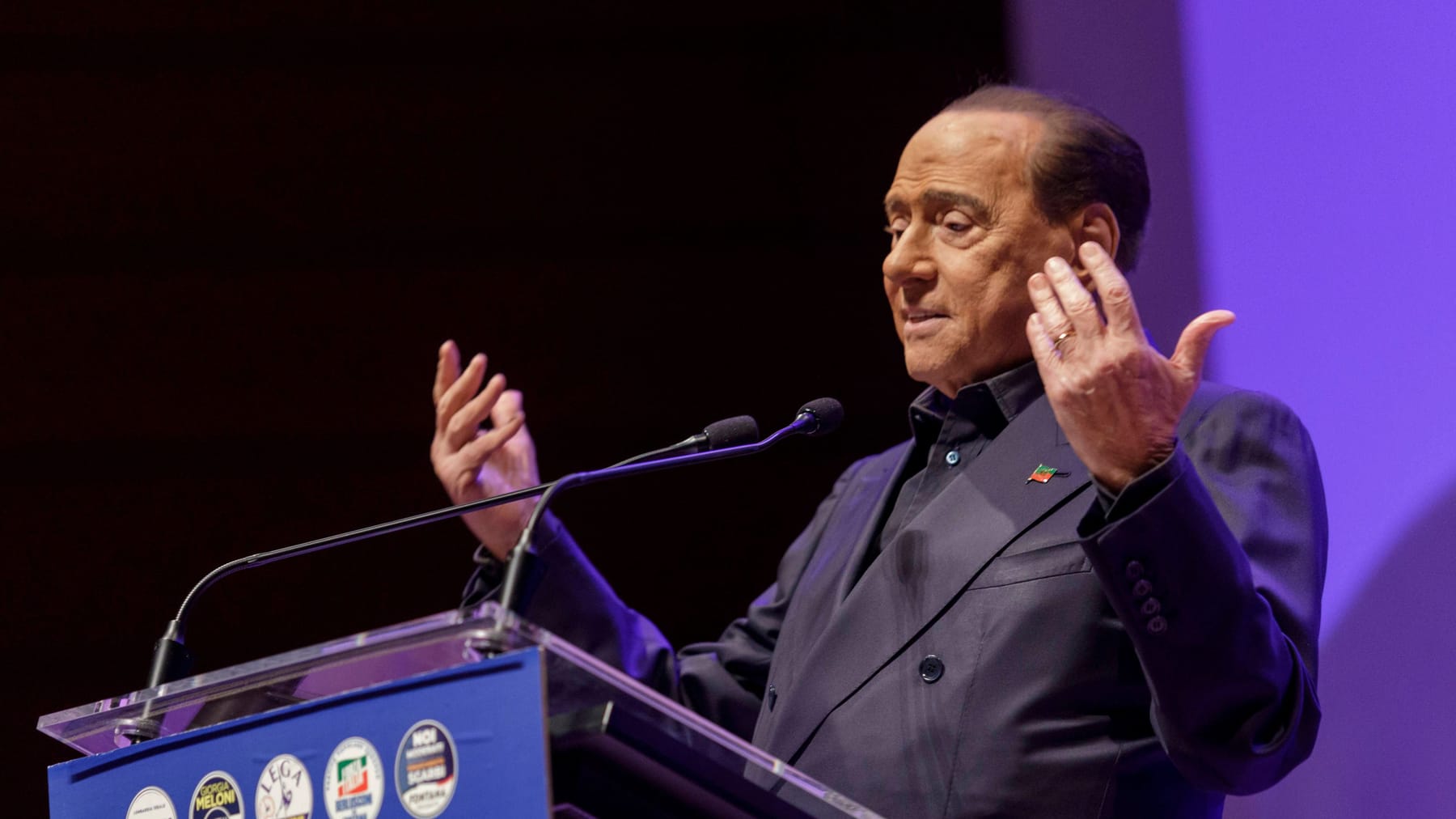 L’ex presidente del Consiglio Silvio Berlusconi è stato nuovamente ricoverato