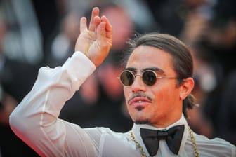 Er streut Salz: Nusret Gökce beim Filmfestival von Cannes im Mai 2023.