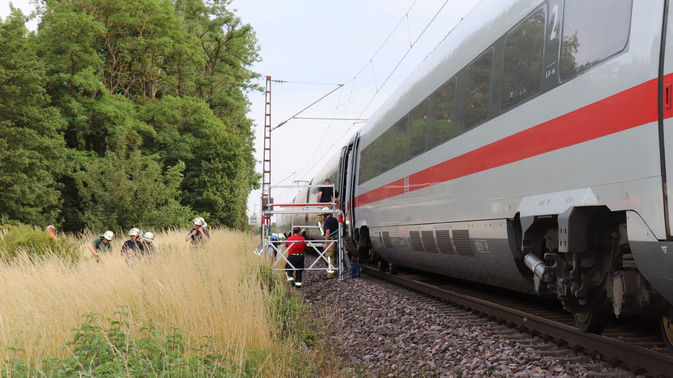 Evakuierung des ICE in Rheinland-Pfalz: Die Klimaanlagen waren ausgefallen.