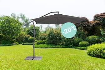 Sonnenschirme im Angebot: Reduzierte Modelle für Garten und Balkon finden Sie heute bei Lidl und Otto.