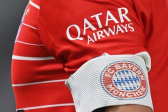Qatar Airways auf dem Ärmel des Bayern-Trikots: Die kontroverse Zusammenarbeit ist beendet.