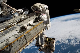 Spacewalk eines NASA-Astronauten: Nicht nur staatliche, zunehmend auch kommerzielle Anbieter dringen in das Weltall vor.