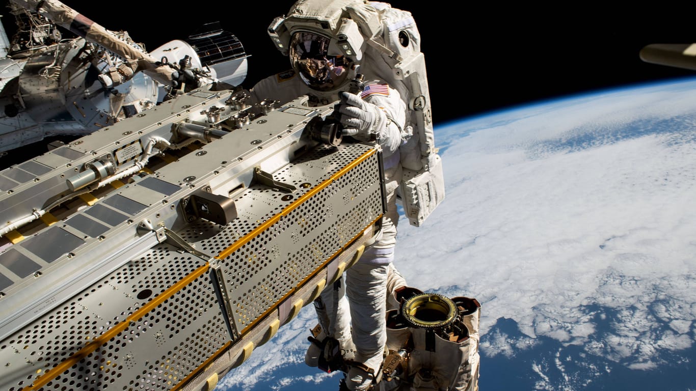 Spacewalk eines NASA-Astronauten: Nicht nur staatliche, zunehmend auch kommerzielle Anbieter dringen in das Weltall vor.