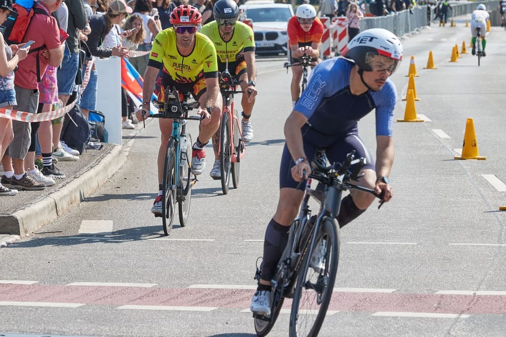 Szene beim Ironman in Hamburg: Die Veranstalter sehen sich scharfer Kritik ausgesetzt.