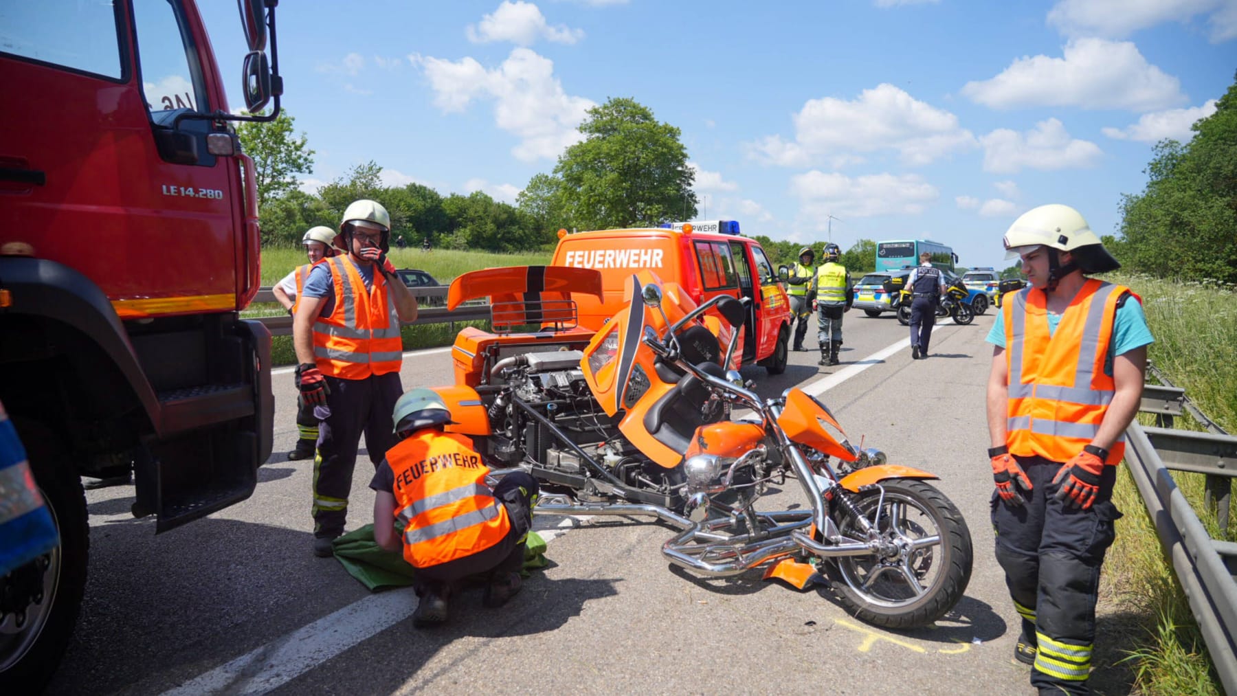 Beifahrerin will Fahrer korrigieren: Unfall auf A8 - Baden