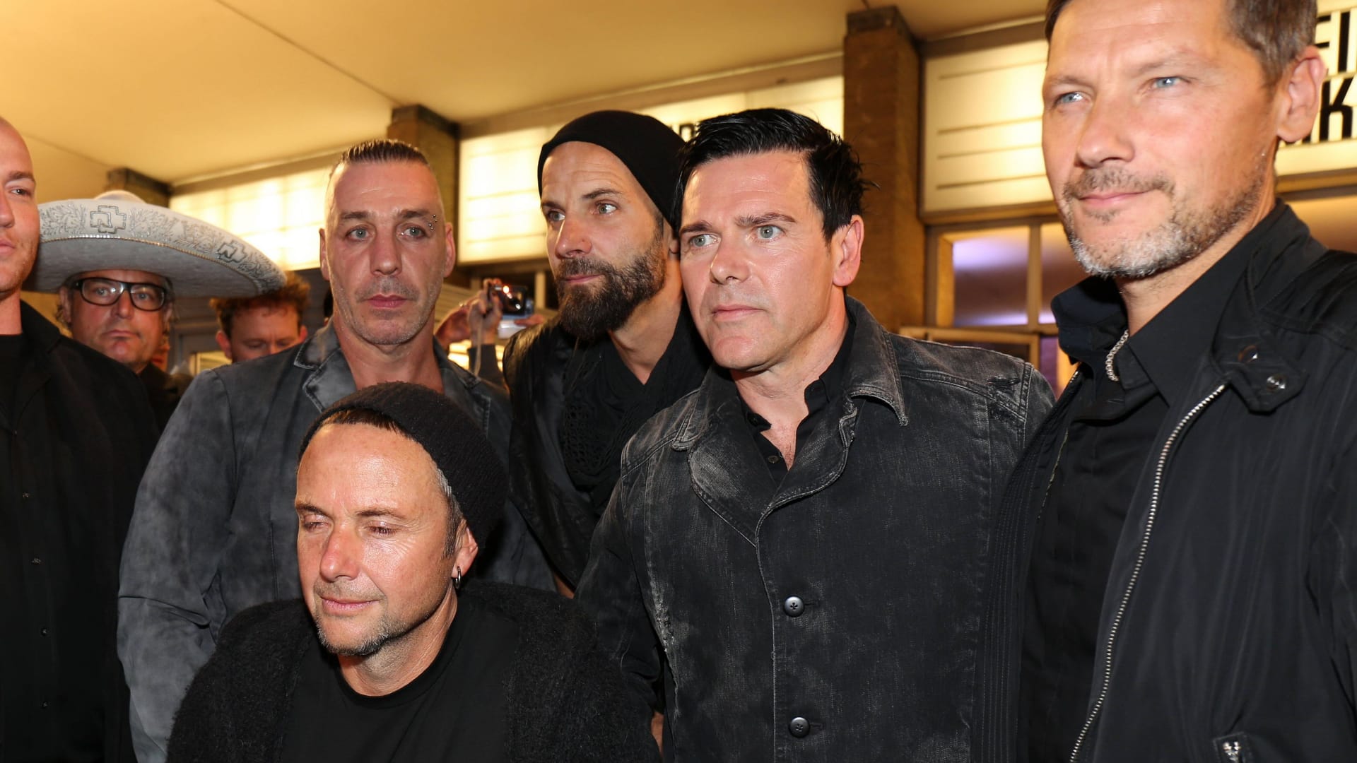 Till Lindemann, Paul H. Landers, Oliver Riedel, Richard Kruspe, Christoph Schneider: Fünf der sechs Rammstein-Mitglieder