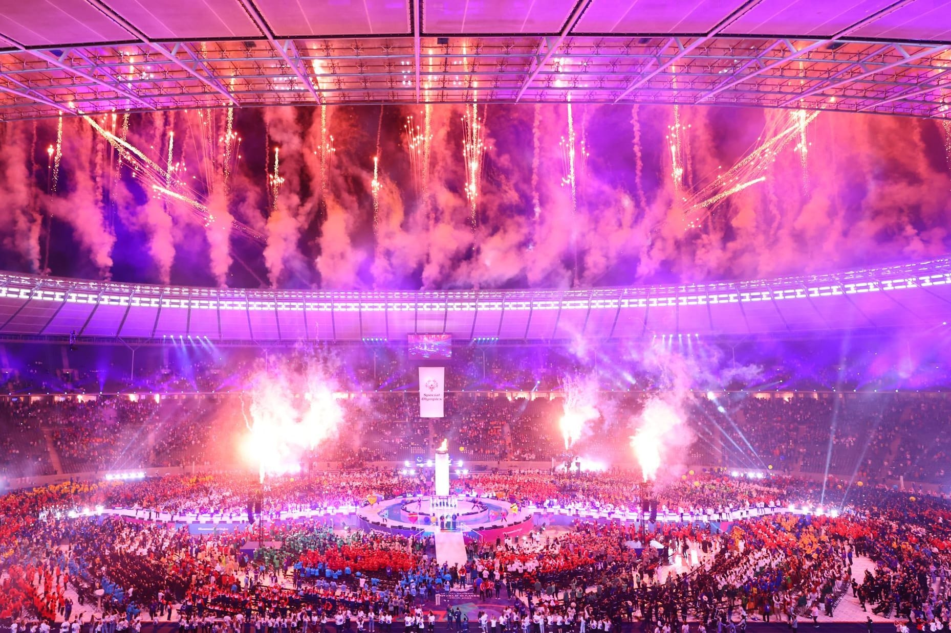 Rauschendes Fest: Das Berliner Olympiastadion während der Eröffnungsfeier der Special Olympics.