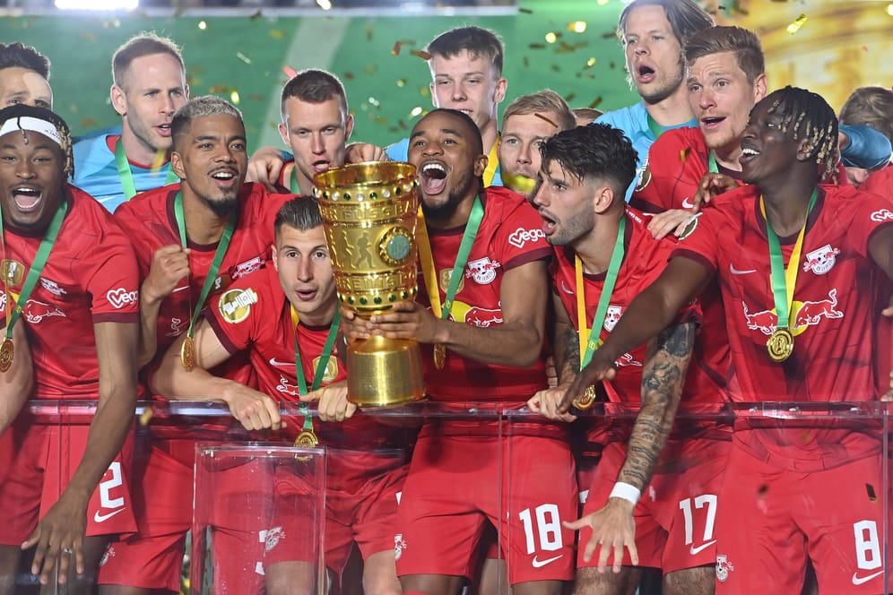 Leipzig feiert den DFB-Pokalsieg: Greifen die Bullen bald auch nach der Meisterschaft?