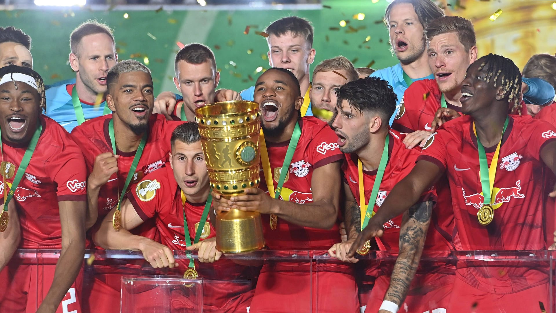 Leipzig feiert den DFB-Pokalsieg: Greifen die Bullen bald auch nach der Meisterschaft?