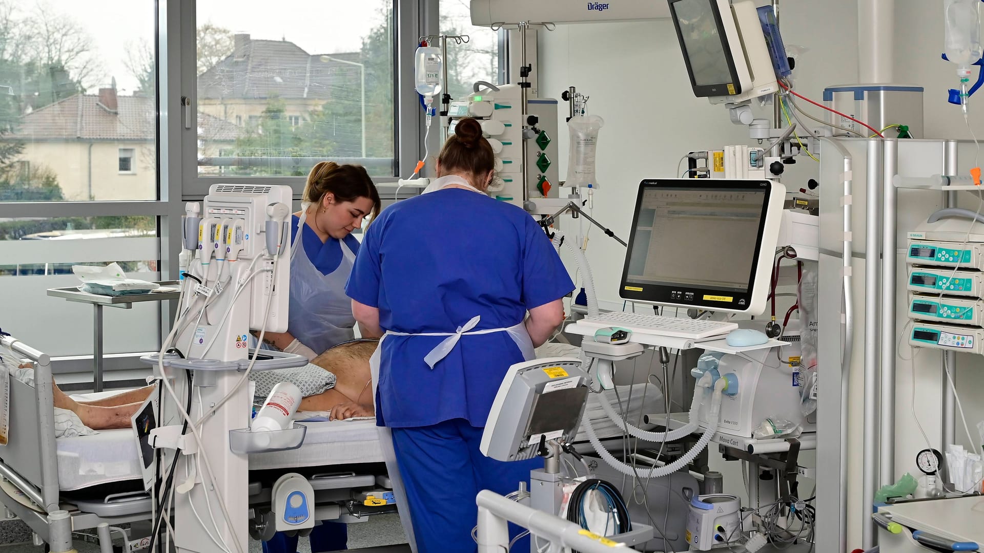 Patient auf der Intensivstation: Deutschlands Kliniken stehen in Auswertungen nicht gut da.