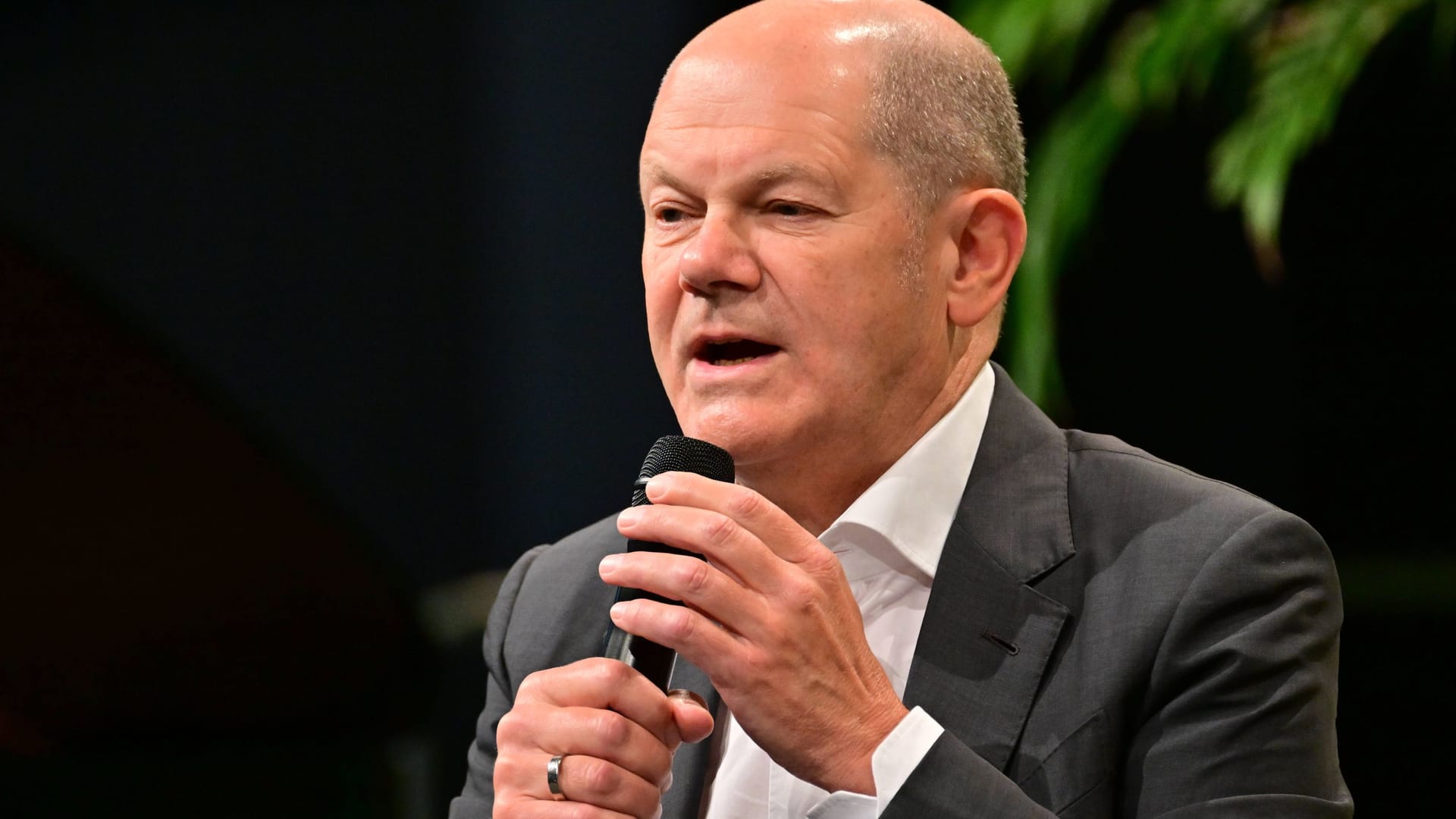 Olaf Scholz auf dem Evangelischen Kirchentag: Für eine Aussage zur Migrationspolitik erntete er scharfe Kritik. Olaf Scholz auf dem Evangelischen Kirchentag: Für eine Aussage zur Migrationspolitik erntete er scharfe Kritik.