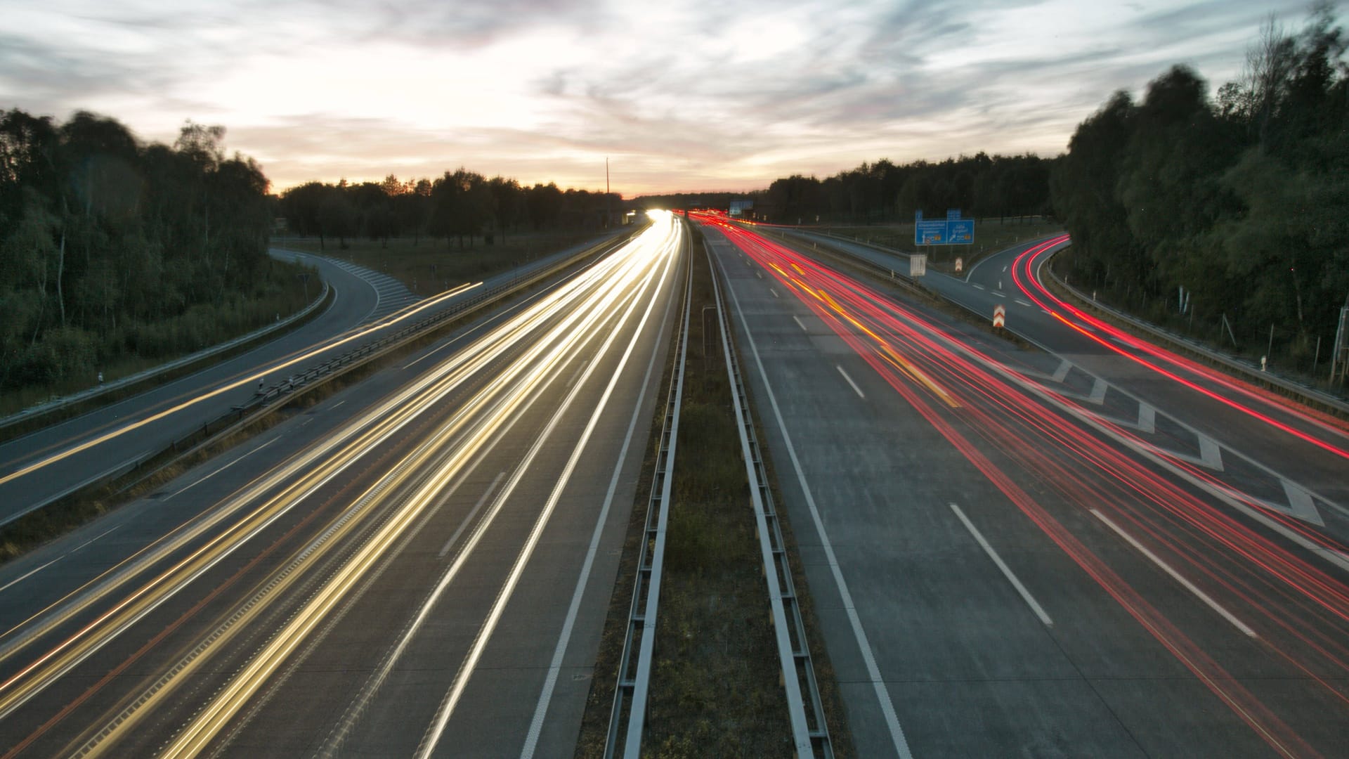 Verkehr auf der Autobahn 7: Über Nacht wird hier die Strecke gesperrt.