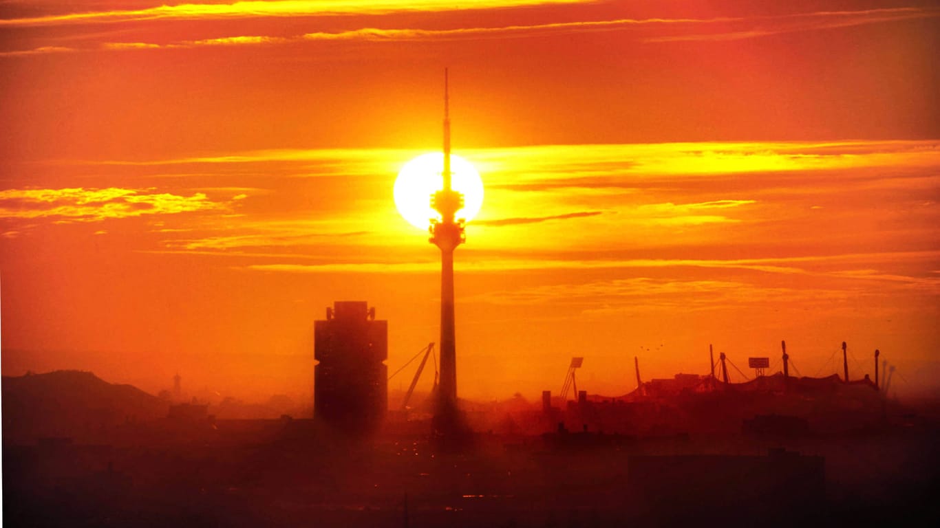 Sonne über München (Symbolbild): Die Temperaturen in Deutschland steigen.