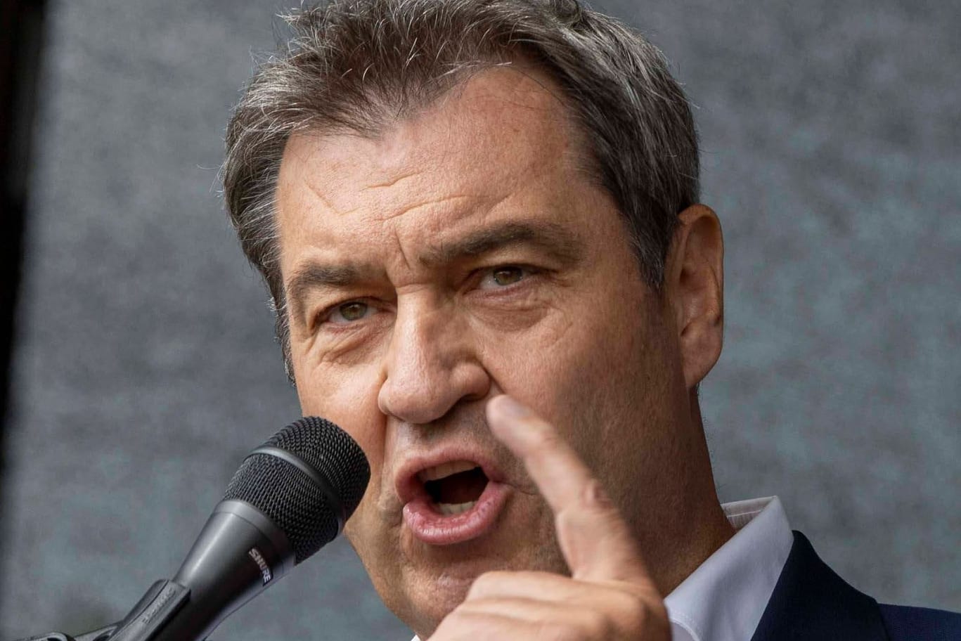 Markus Söder in Erding: Seine Partei rutscht unter die 40-Prozent-Marke.