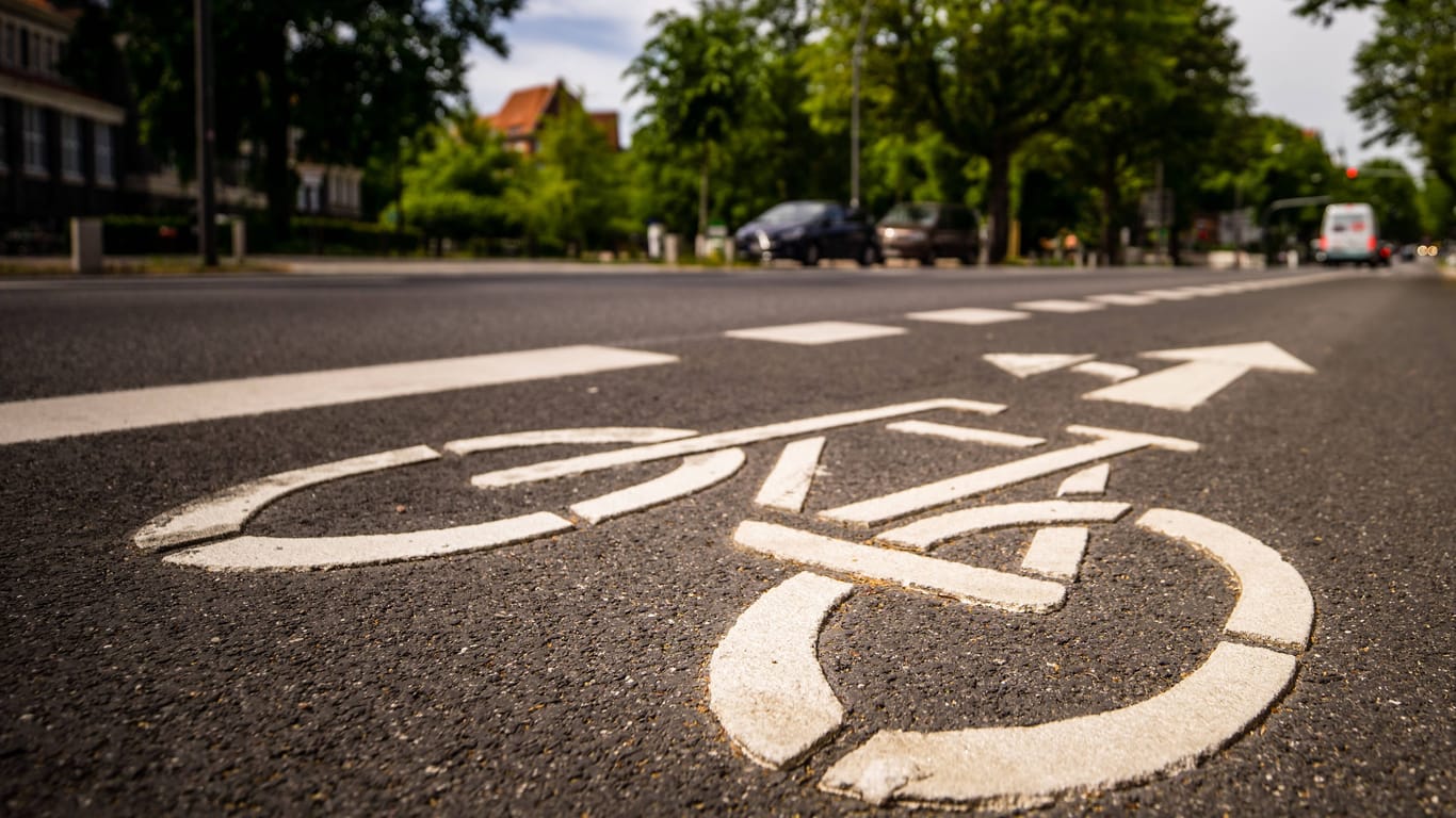 Spur für Radler: Ist sie ein Schutzstreifen oder ein Radweg?