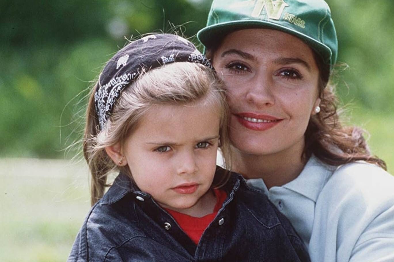 Ein Bild aus Kindheitstagen: Simone Thomalla 1993 mit ihrer damals dreieinhalb Jahre alten Tochter Sophia.