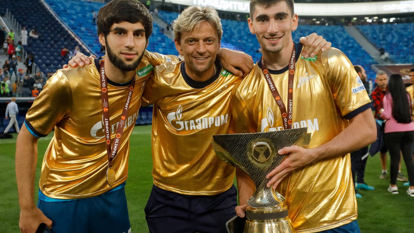 Mit seinem aktuellen Klub Zenit St. Petersburg feierte Timoschtschuk (M.) im vergangenen Jahr den Gewinn des russischen Supercups.