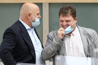 Hannes Loth (links) und Christian Hecht (beide AfD) im Magdeburger Landtag (Archivbild): Der Landtagsabgeordnete könnte Bürgermeister von Raguhn-Jeßnitz werden.