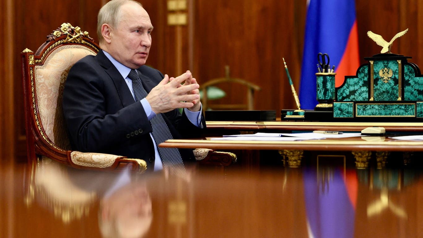 Wladimir Putin führt den völkerrechtswidrigen Angriffskrieg gegen die Ukraine unbeirrt fort (Archivbild).