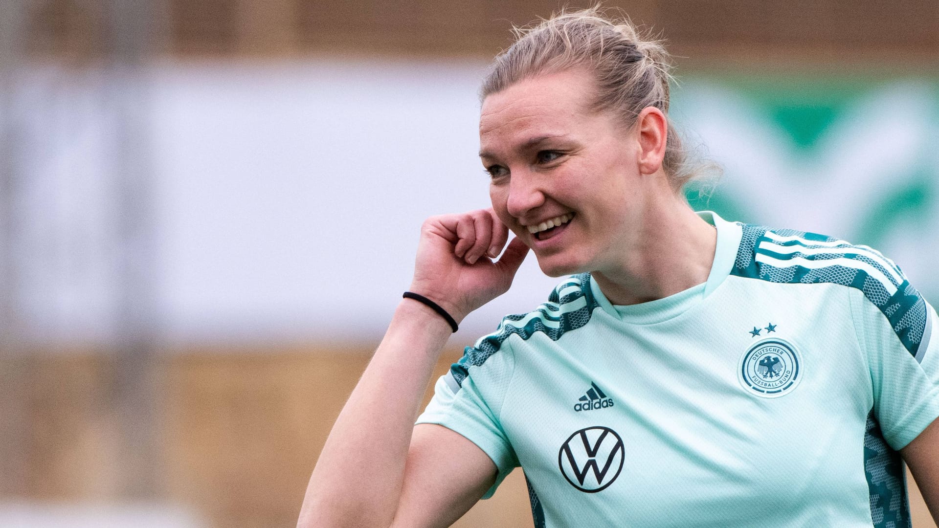 Alexandra Popp: Die DFB-Kapitänin und ihre Kolleginnen werden bei der WM im Sommer mehr Geld erhalten.