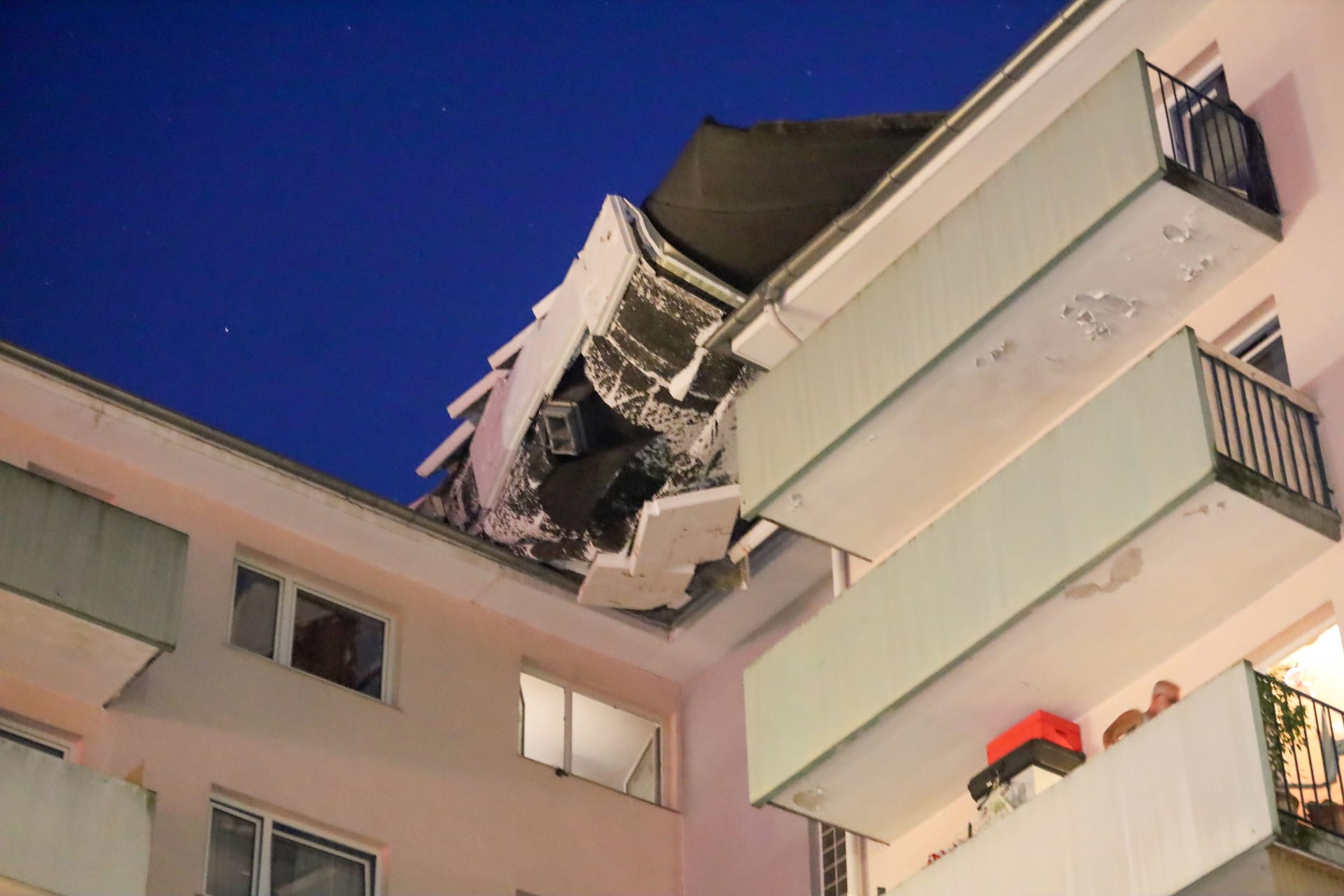 Unwetter in Rüsselsheim: Feuerwehr und THW werden voraussichtlich noch bis Mittwochmorgen im Einsatz sein.