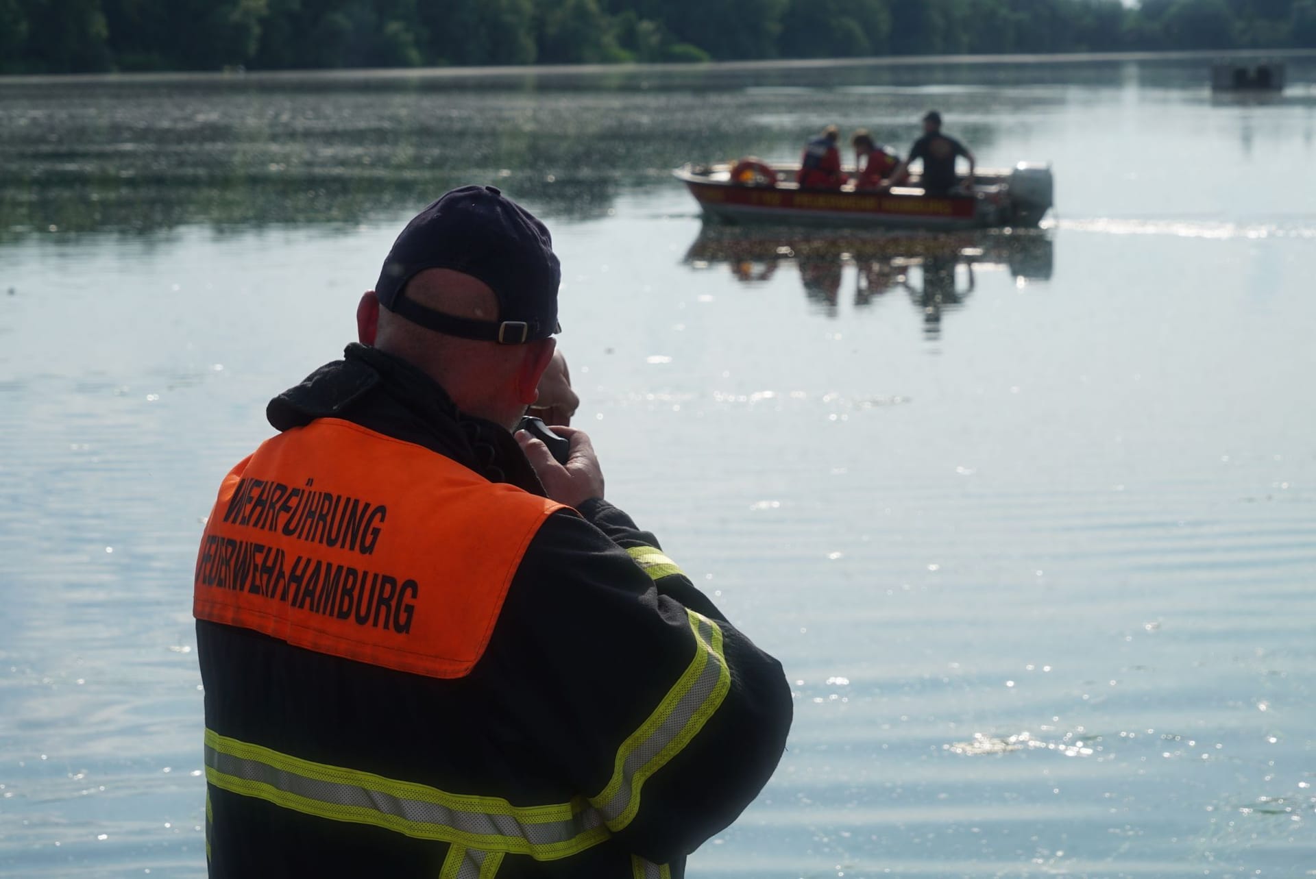 Die Feuerwehr Hamburg suchte im Eichbaumsee nach einem jungen Mann.