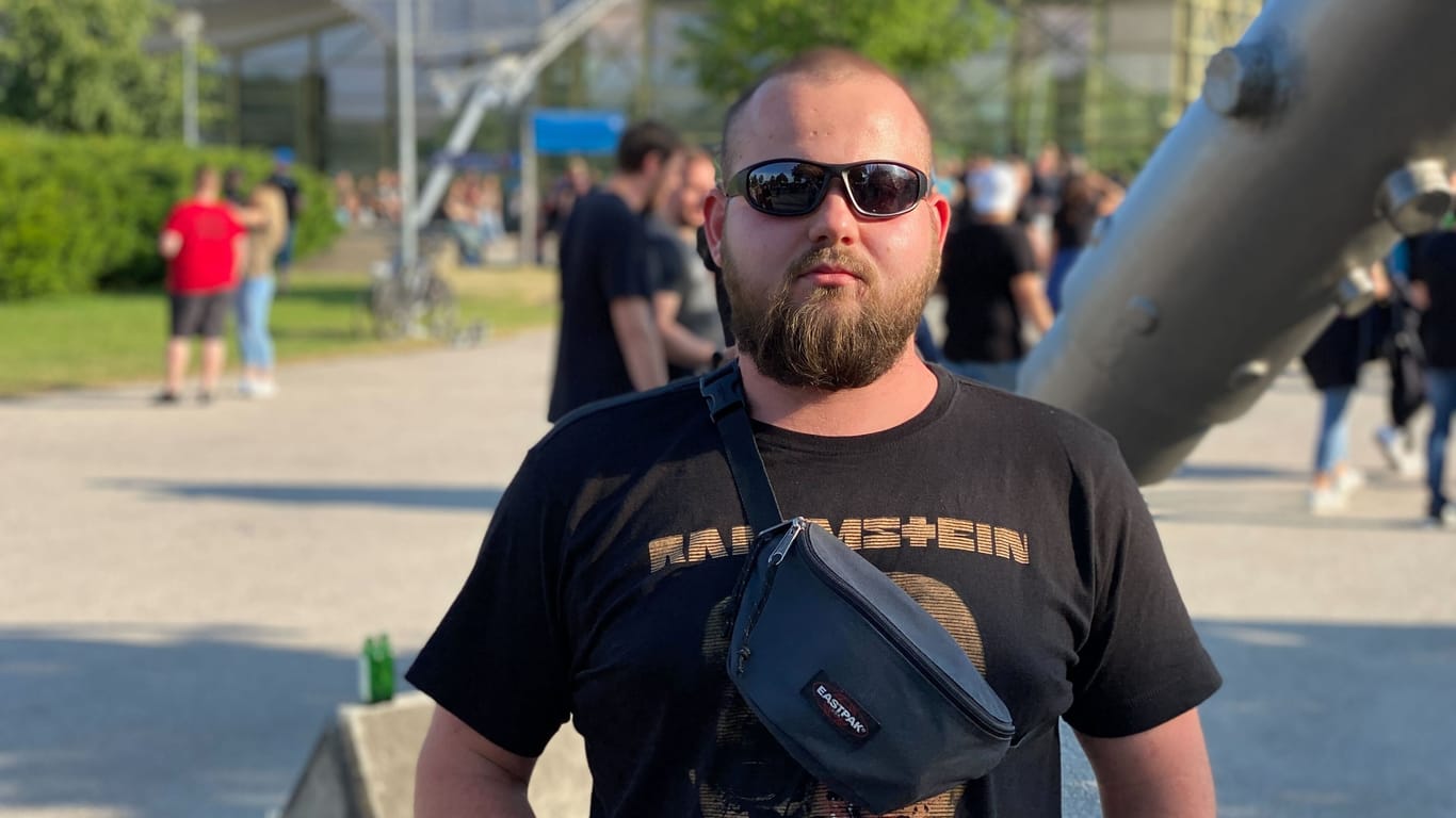 Vincent ist seit 17 Jahren Rammstein-Fan. Er sieht die Demo vor dem Olympiastadion kritisch.
