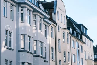 Altbau in Düsseldorf (Symbolbild): Sanierte Altbauten haben auf dem Markt derzeit deutlich bessere Chancen als unsanierte.