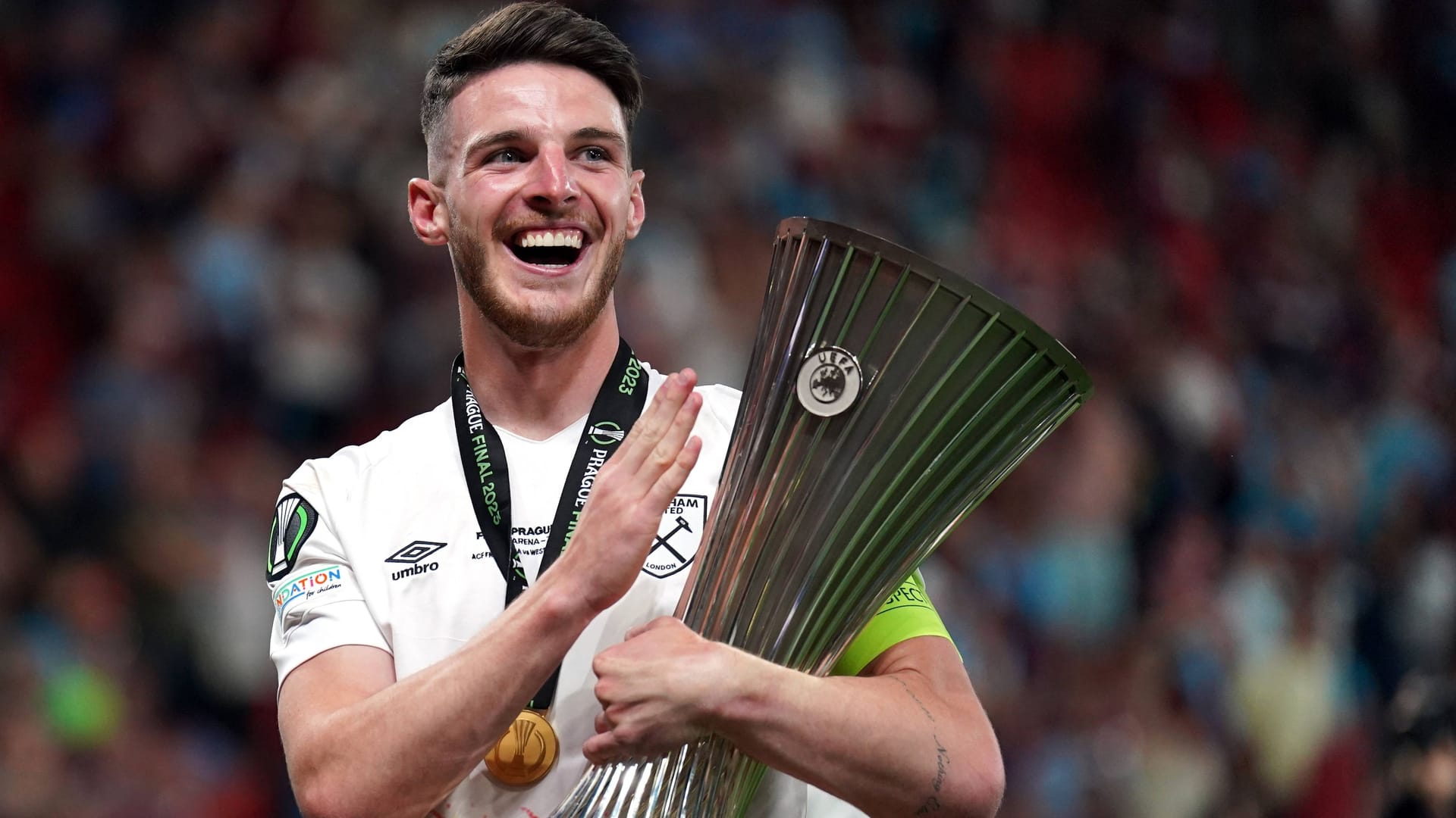 Declan Rice: Der Mittelfeldmann von West Ham wird offenbar ein "Gunner". Declan Rice: Der Mittelfeldmann von West Ham wird offenbar ein "Gunner".