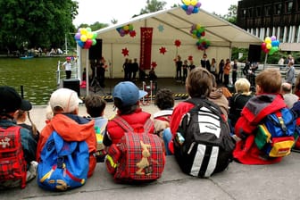 Junge Zuschauer bei der Kinderparty im FEZ (Archivbild): Anlässlich des Weltkindertags planen Veranstalter besondere Angebote.