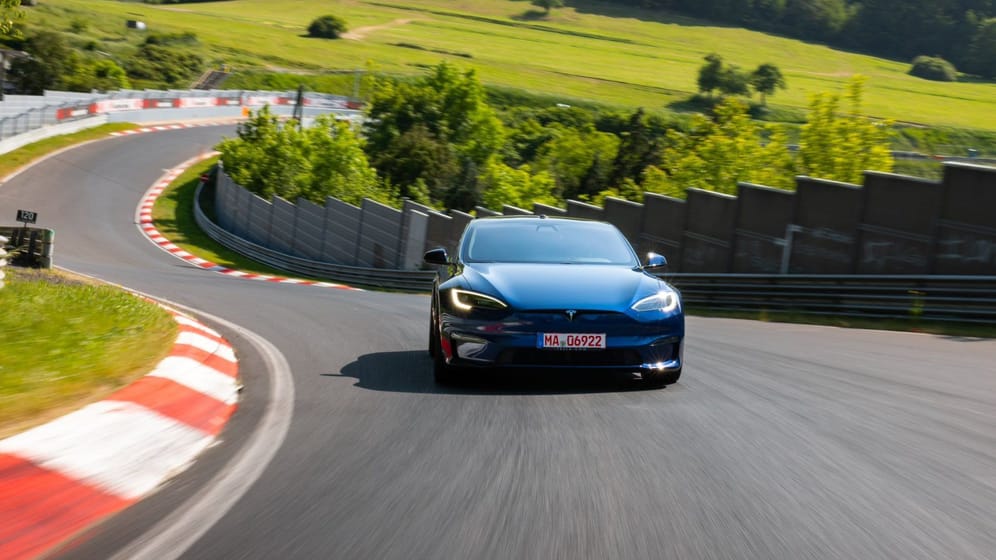 Neuer Rekord: Das Tesla Model S hat einen Bestwert auf der Nürburgring-Nordschleife aufgestellt.