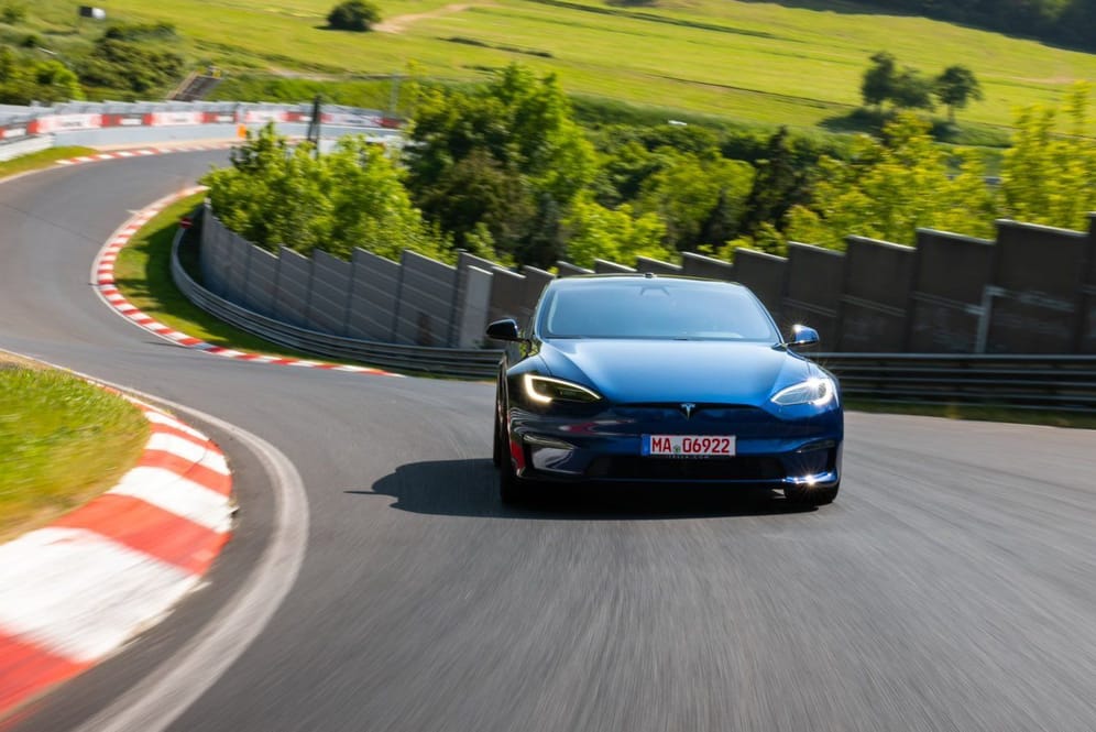 Neuer Rekord: Das Tesla Model S hat einen Bestwert auf der Nürburgring-Nordschleife aufgestellt.