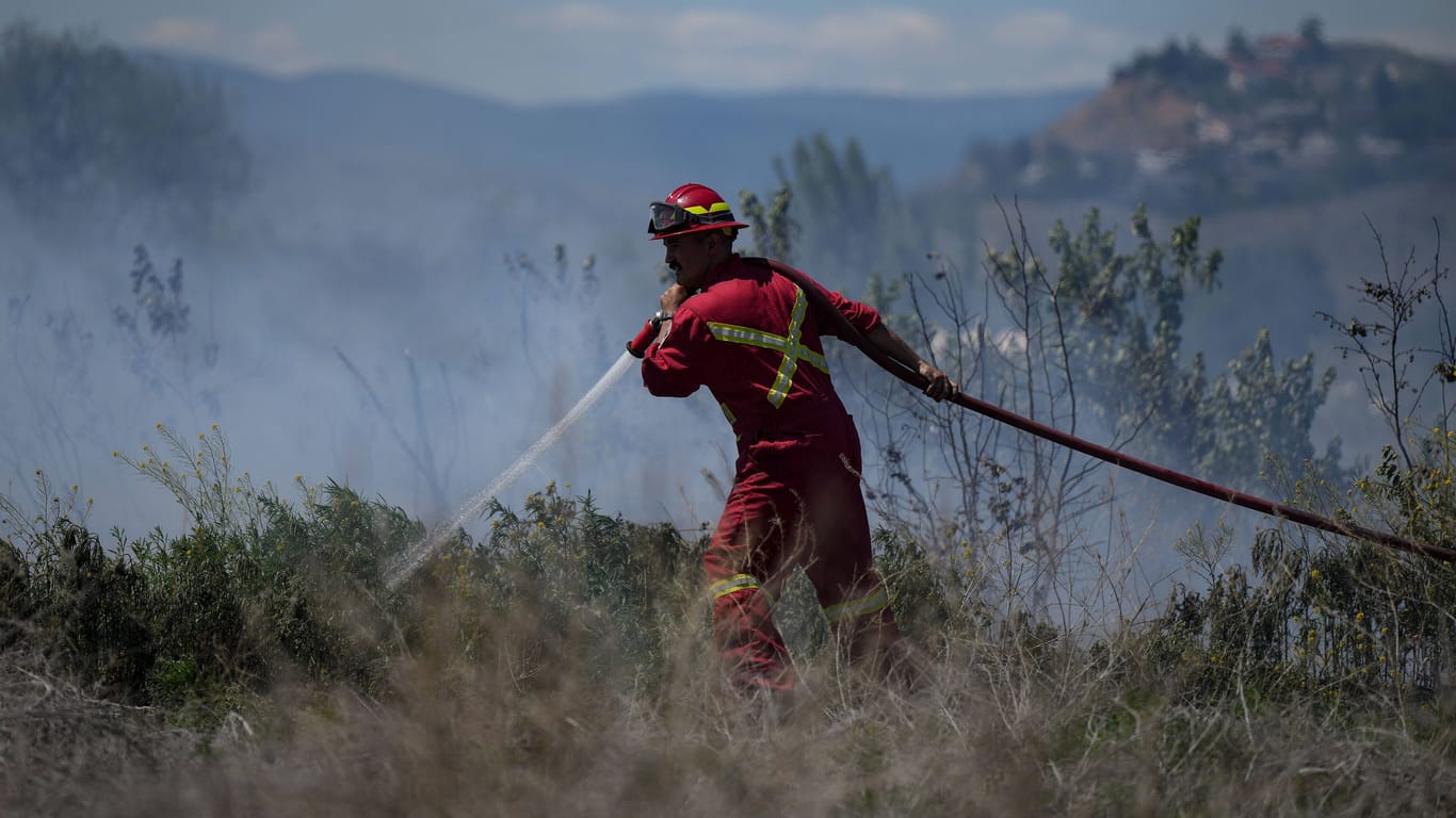 Außer Kontrolle: Die kanadische Feuerwehr kommt nicht mehr gegen die Waldbrände an.