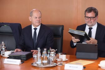 Berlin: Kanzler Scholz bei einer Kabinettssitzung.