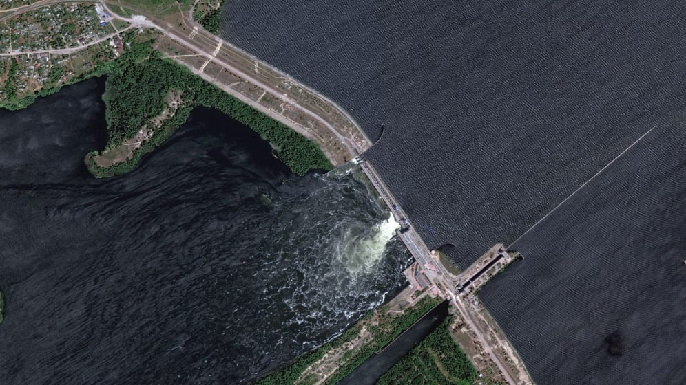 Der zerstörte Kachowka-Staudamm: Die Ukraine und Russland weisen sich gegenseitig die Schuld zu.