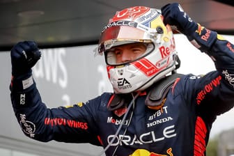 Aktuell eine Klasse für sich: Max Verstappen feiert seinen Sieg in Barcelona.