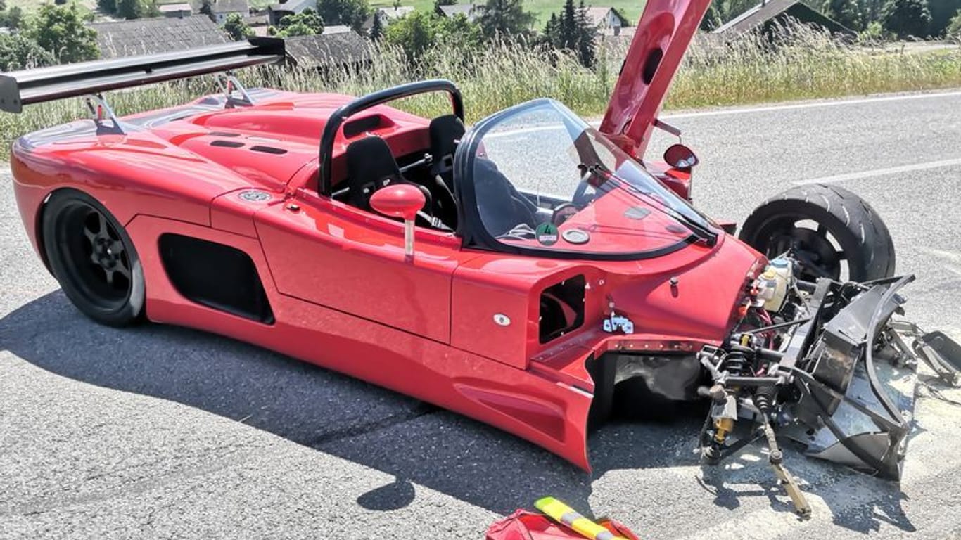 Unfall in Bayern: Der Fahrer verlor die Kontrolle.