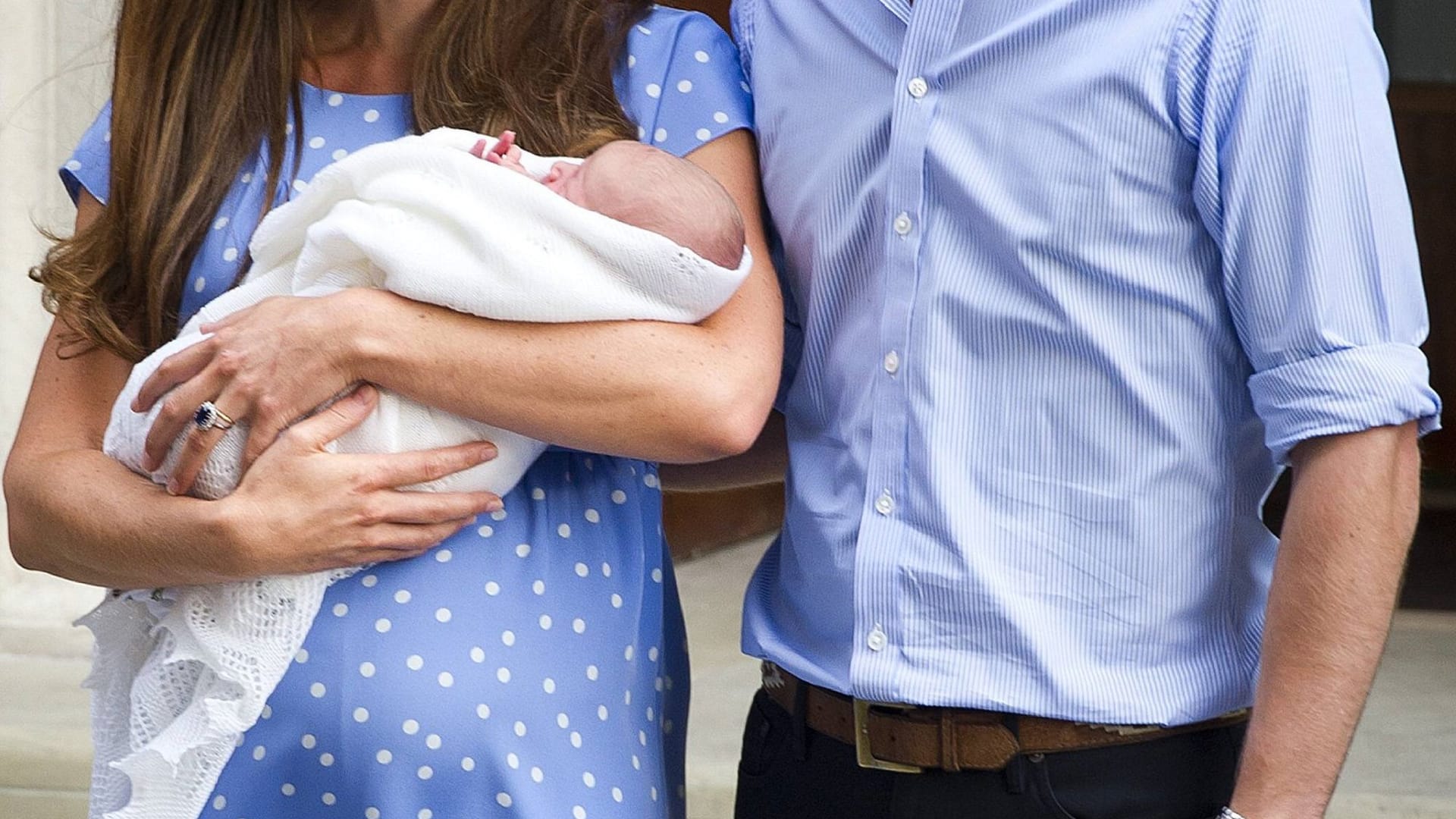 22. Juli 2013: Ihr erstes Kind Prinz George wird geboren. Einen Tag später präsentieren Kate und William ihren ersten Sohn der Öffentlichkeit.