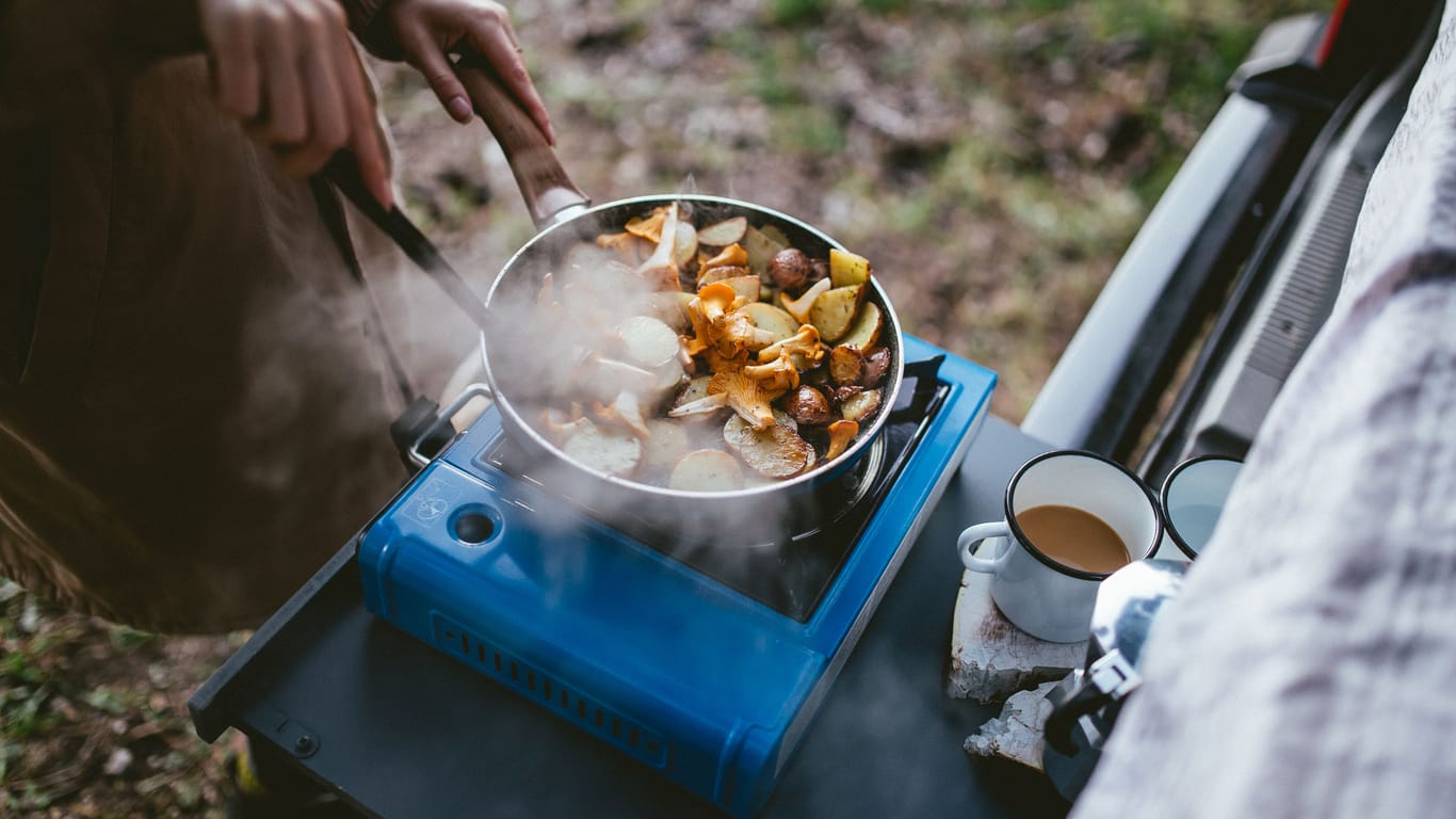 Die besten Campingkocher für unterwegs: So haben Sie Ihre Multifunktionsküche immer dabei.